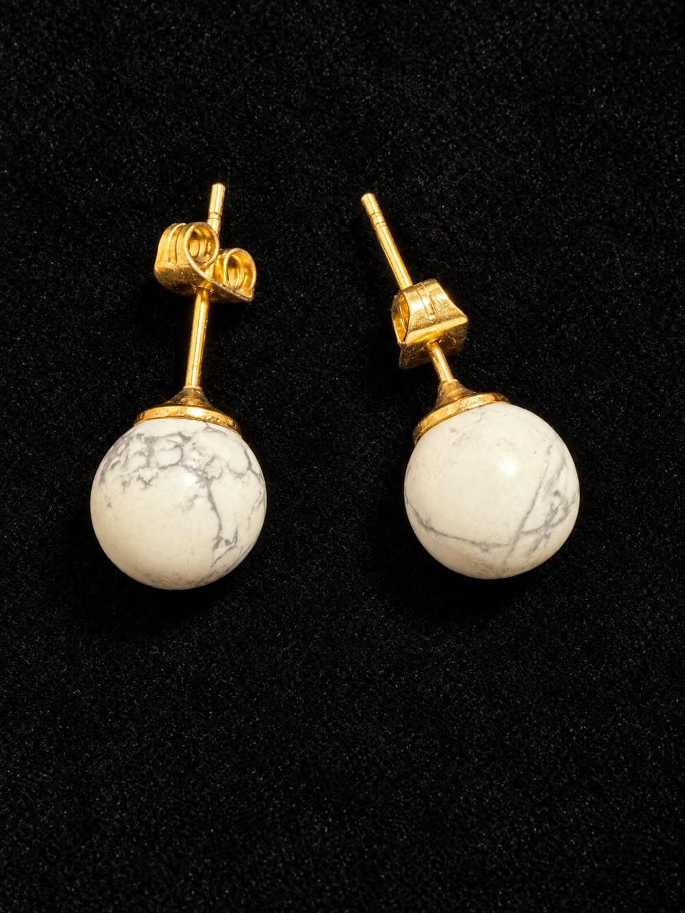 ⚜️ Howlite Bead Drop Studs | White Marble-Look | Gold-Tone 💗